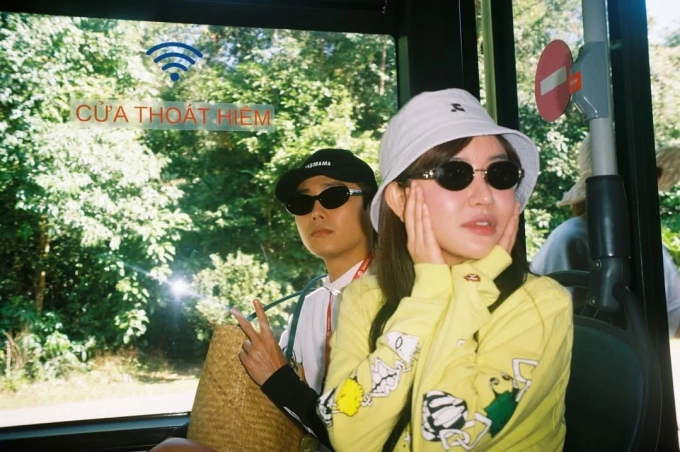 Bùi Bích Phương và Tăng Duy Tân sánh đôi trong một chuyến du lịch.