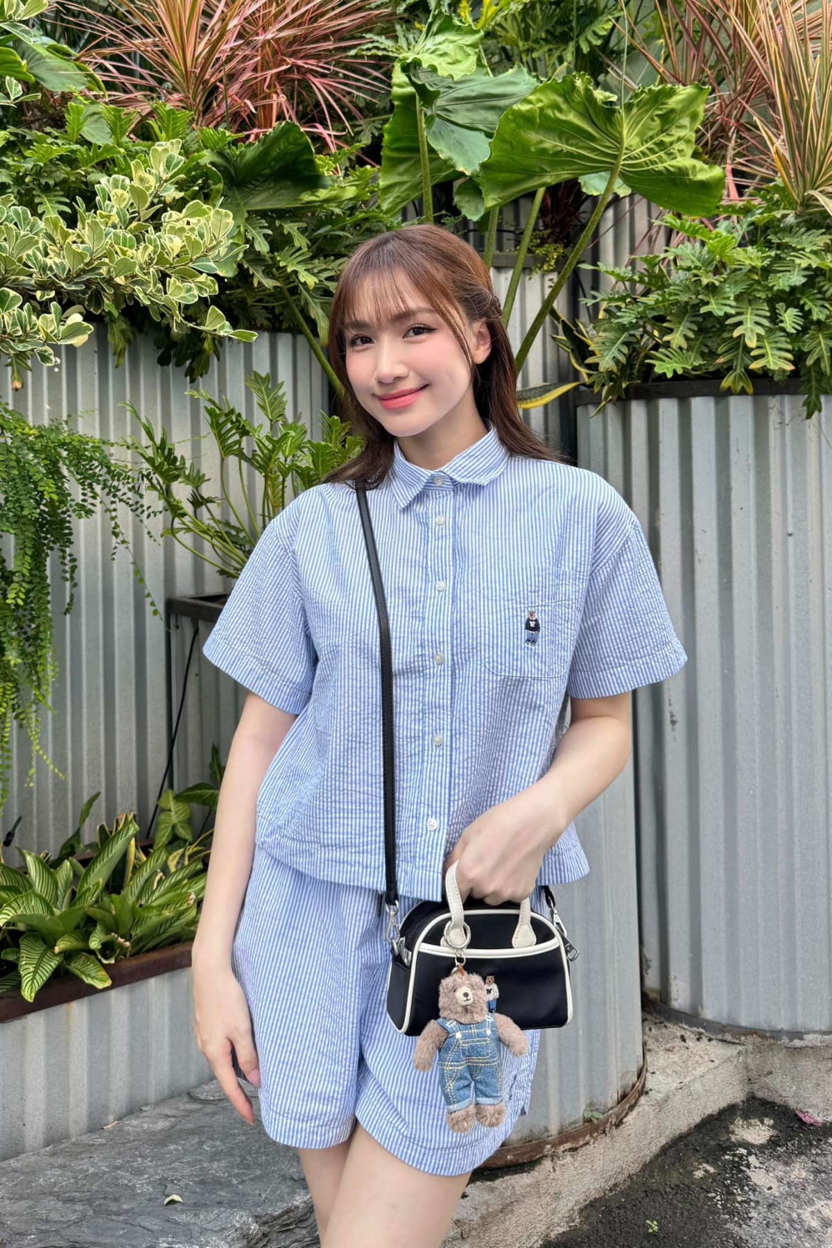 Hòa Minzy cho biết cô chuộng những trang phục rộng, kín đáo và thoải mái để thuận tiện trong sinh hoạt hàng ngày như chăm con, đi mua sắm. Cô sắm một số bộ quần áo ngủ lịch sự, có thể mặc khi ra phố.