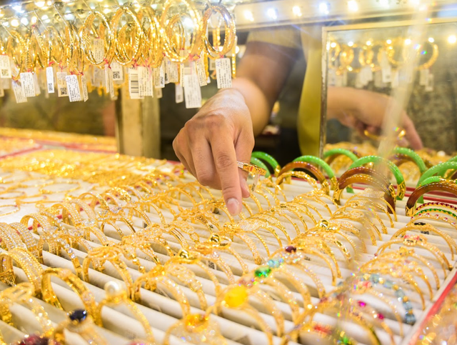 Giá vàng hôm nay, ngày 9/3, giảm mạnh giá vàng nhẫn và giá vàng miếng.