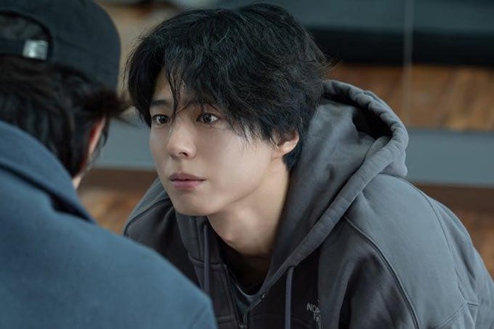 Park Bo-gum giản dị tại buổi làm việc cùng đoàn phim