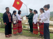 Clip Eva - Clip: Các đảng viên, già làng “gõ cửa từng nhà” vận động bầu cử ở bản Rào Tre (Hà Tĩnh)