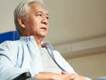 Nuông chiều suốt 30 năm, về già không mua nổi nhà cho con, cha liền bị từ mặt