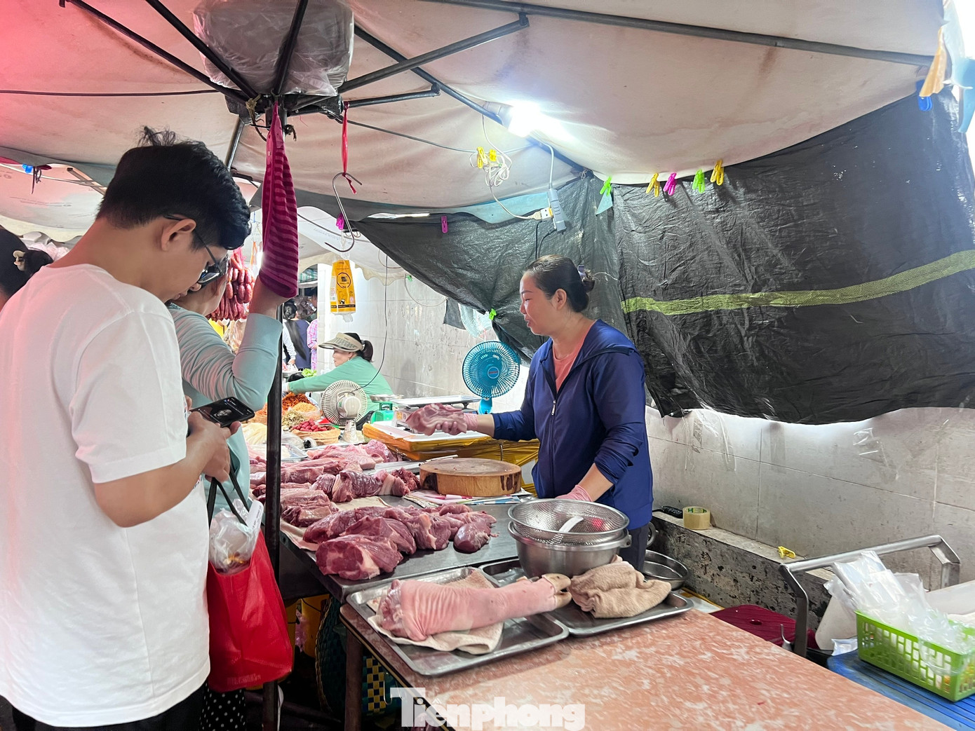 Người tiêu dùng lo ngại giá thịt heo sẽ tăng trong những ngày tới.