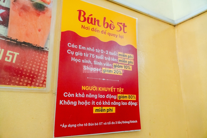 VIDEO: Quán bún bò có bảng thông báo lạ ở TPHCM - 2