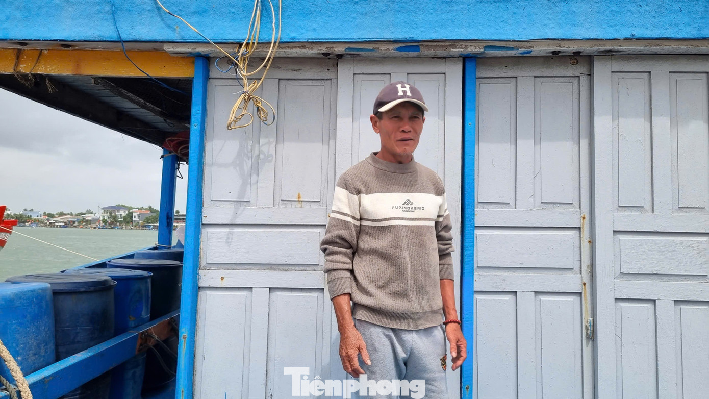 Ngư dân Trần Văn Âu: Chuyến biển đầu tiên nhưng chi phí nhiên liệu cao khiến ngư dân rất lo lắng.