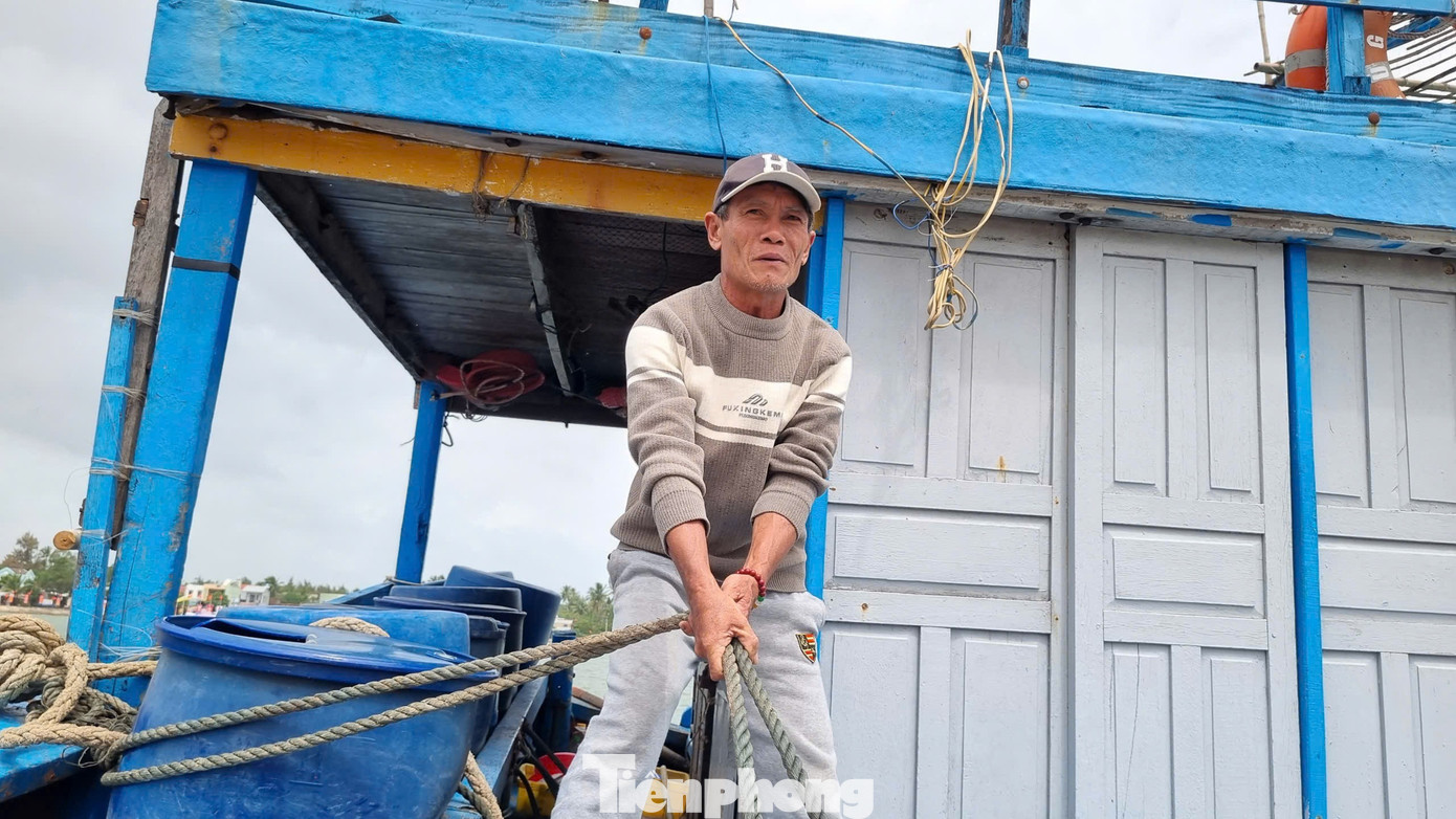 Giá xăng dầu tăng vọt, ngư dân amp;#34;cân nãoamp;#34; trước chuyến biển đầu năm - 6