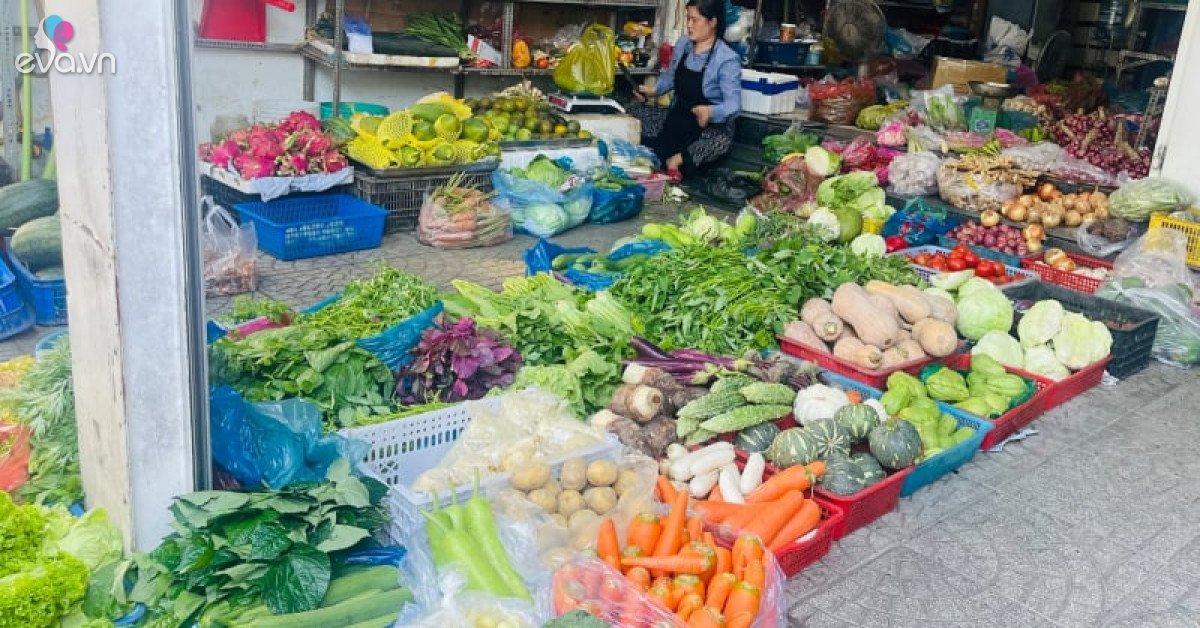 Thị trường rau củ TP.HCM ngày 11/3: Bão giá quét qua sạp rau, bông cải ...
