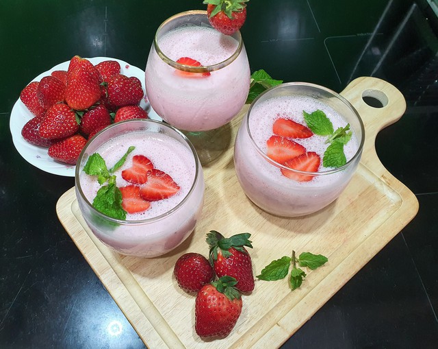 Sinh tố dâu tây. Ảnh: Kim Oanh