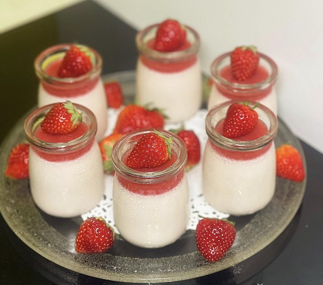 Pudding dâu tây cũng là món rất hấp dẫn. Ảnh: Nga Linh