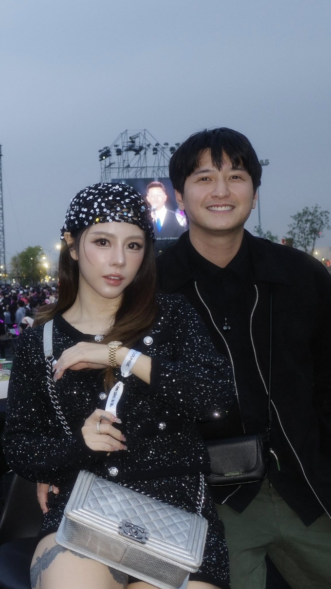 Bạch Lan Phương và Huỳnh Anh khi theo dõi một đêm nhạc đầu tháng 3.