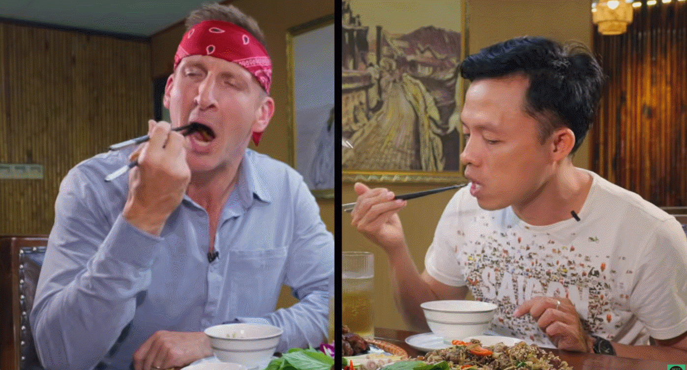 Hai vị khách trầm trồ khi thưởng thức thịt dúi