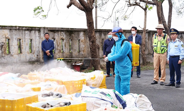 Kinh hoàng hơn 2,6 tấn chân trâu, nội tạng động vật không rõ nguồn gốc vừa bị phát hiện khi lưu thông trên cao tốc Bắc – Nam - 2
