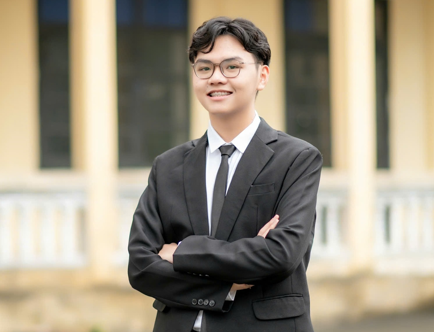 Tiến từng 3 lần là thủ khoa trong kỳ thi học sinh giỏi cấp tỉnh thời phổ thông. Ảnh: NVCC