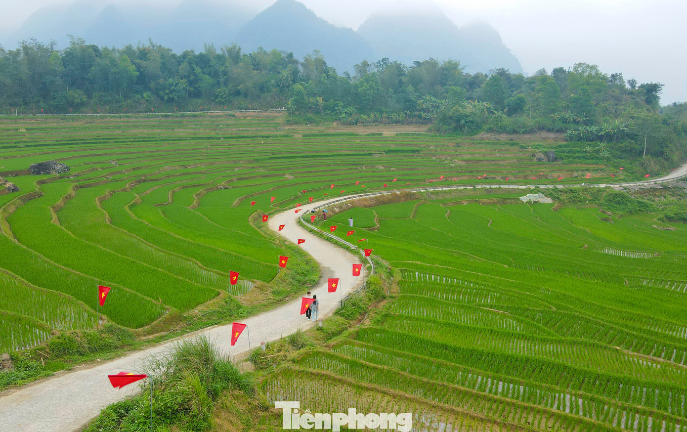 Hình ảnh thiêng liêng ấy không chỉ tạo nên điểm nhấn khác biệt cho vùng núi Pù Luông mà còn khiến không ít người ngỡ ngàng, xúc động chiêm ngưỡng.
