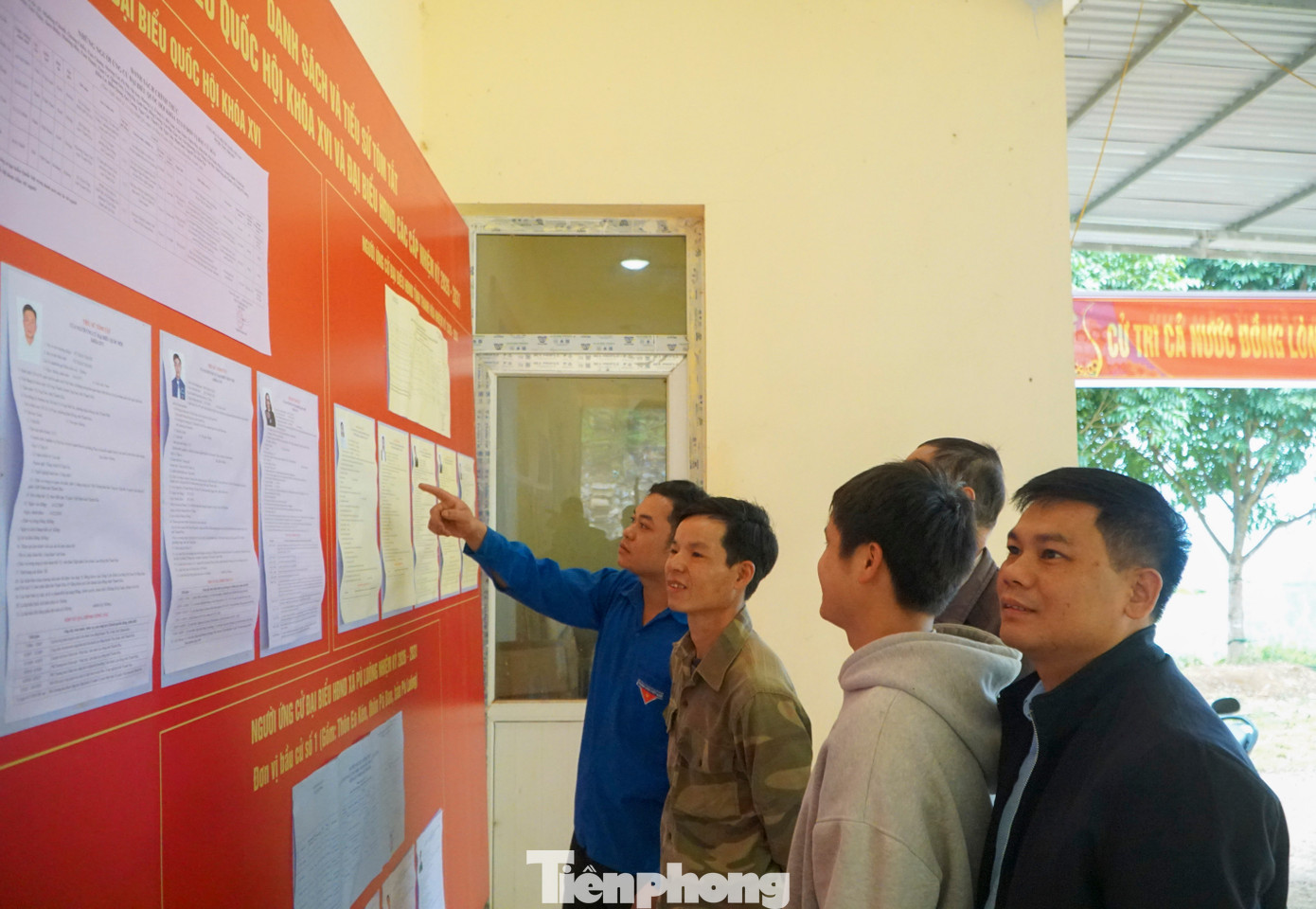Đẹp mê mẩn con đường rợp cờ đỏ sao vàng ở xứ Thanh mừng ngày bầu cử - 14