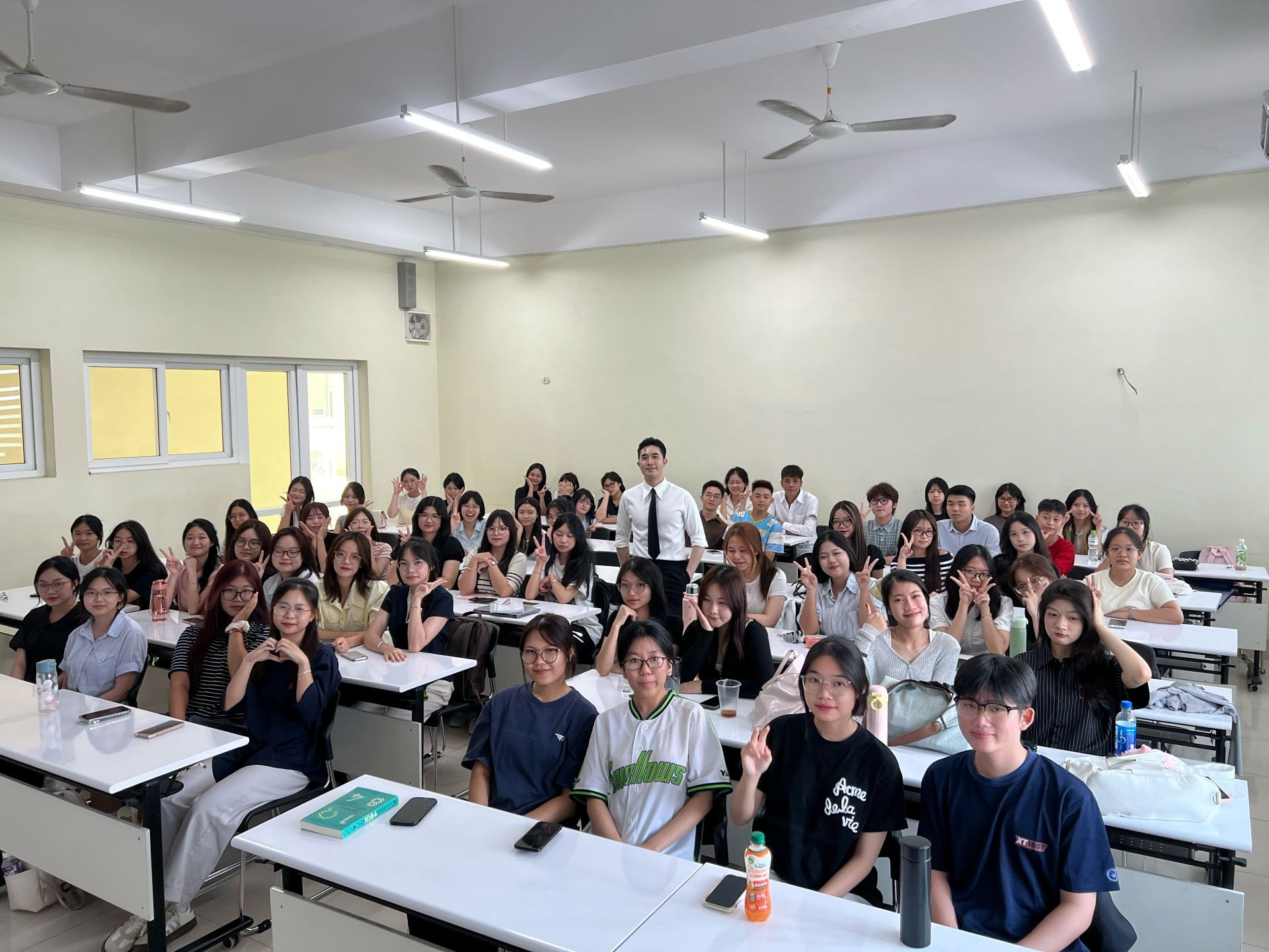 Hiện tại Ngô Công Lưu đang giảng dạy các bộ môn liên quan đến lĩnh vực truyền thông, sự kiện. Ảnh: NVCC