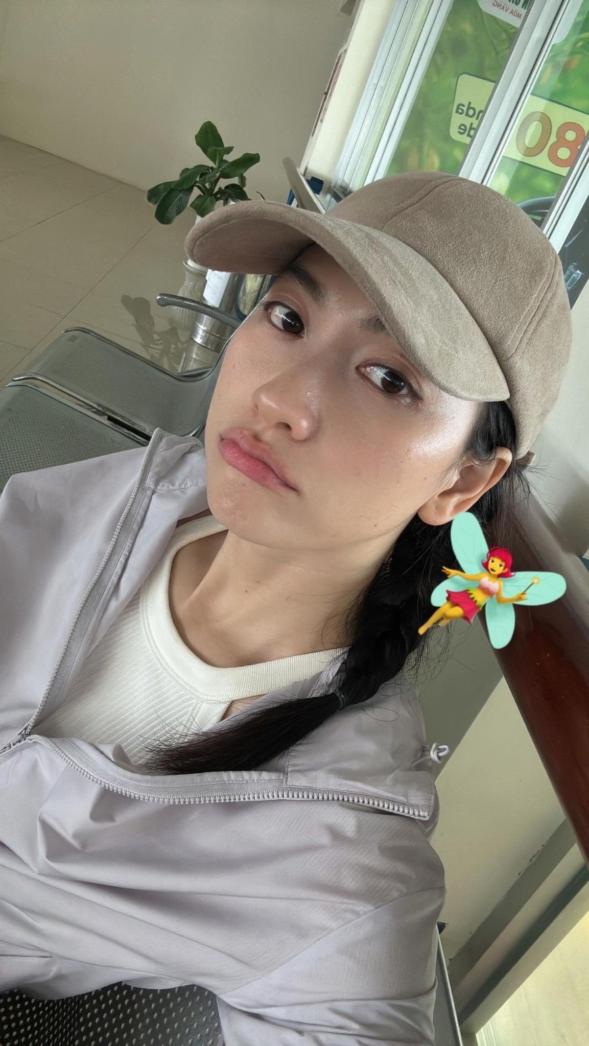 Bên cạnh mặt mộc đỉnh của chóp, Phương Anh Đào còn là nữ diễn viên hàng đầu hiện nay với diễn xuất đa dạng, sẵn sàng lăn xả vì vai diễn và không ngại làm xấu theo yêu cầu của kịch bản. Cô với Tuấn Trần đã đóng chung hai phim ăn khách là Mai, Báu Vật Trời Cho và vướng tin đồn phim giả tình thật.