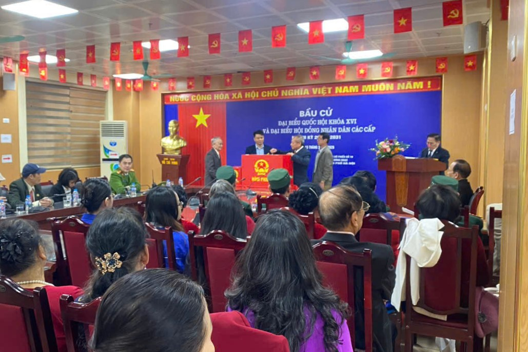 Không khí nhộn nhịp ngay từ sáng sớm 15/3 tại các điểm bỏ phiếu trên địa bàn TP Hà Nội.