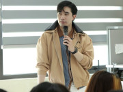 Tin tức - Giảng viên Gen Z thu hút vì vẻ ngoài như nam thần, cách dạy học càng gây chú ý