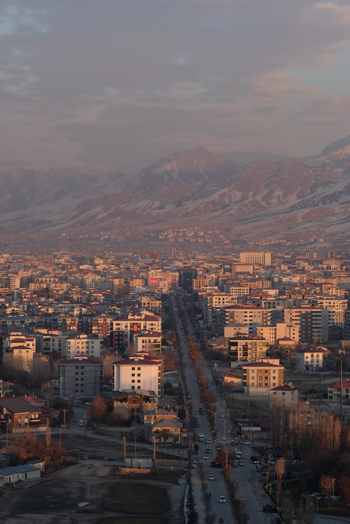 Vợ chồng ở TPHCM tiết kiệm 7 năm để cùng nhau du lịch bụi qua 14 quốc gia - 1