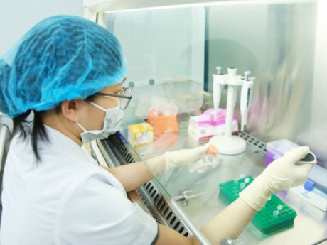 Đưa cháu đi xét nghiệm ADN vì lời xì xào của hàng xóm, bà nội bất ngờ khi nhận kết quả