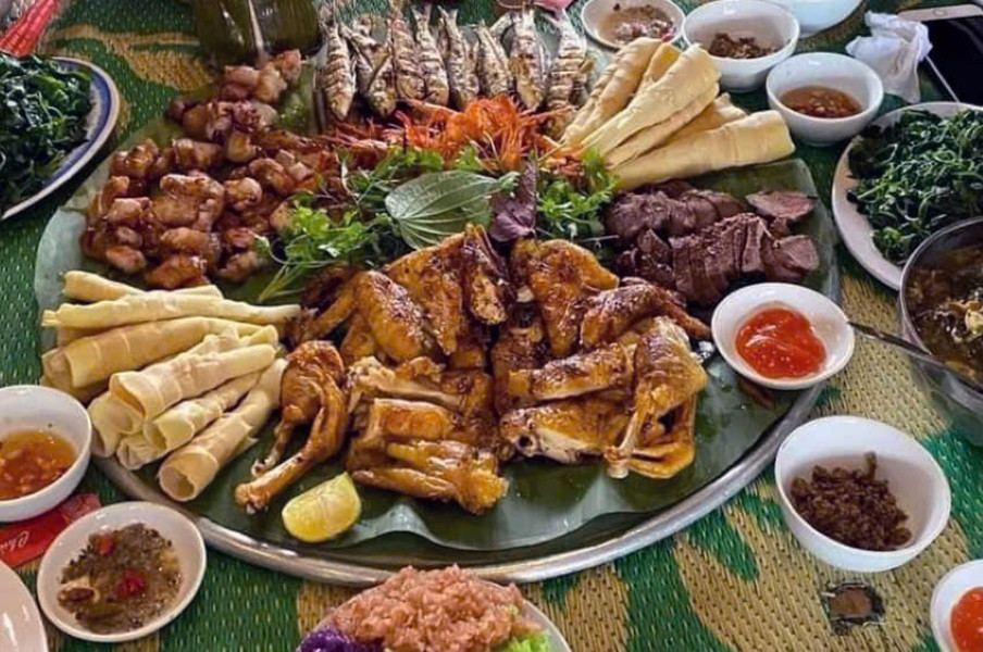 Các món ăn đặc trưng của người Thái ở bản Mạ. Ảnh: Lương Thị