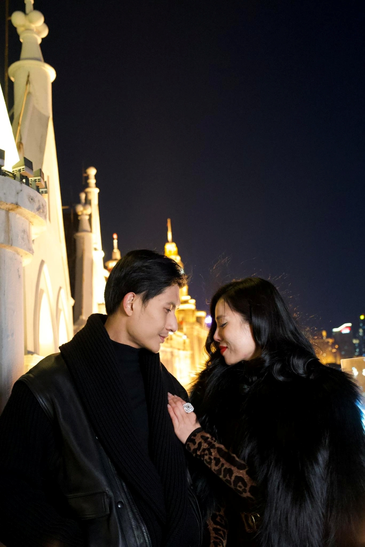 Cặp sao cover điệu nhảy nhạc Hàn Good Goodbye trong chuyến du lịch Sapa hồi đầu năm.