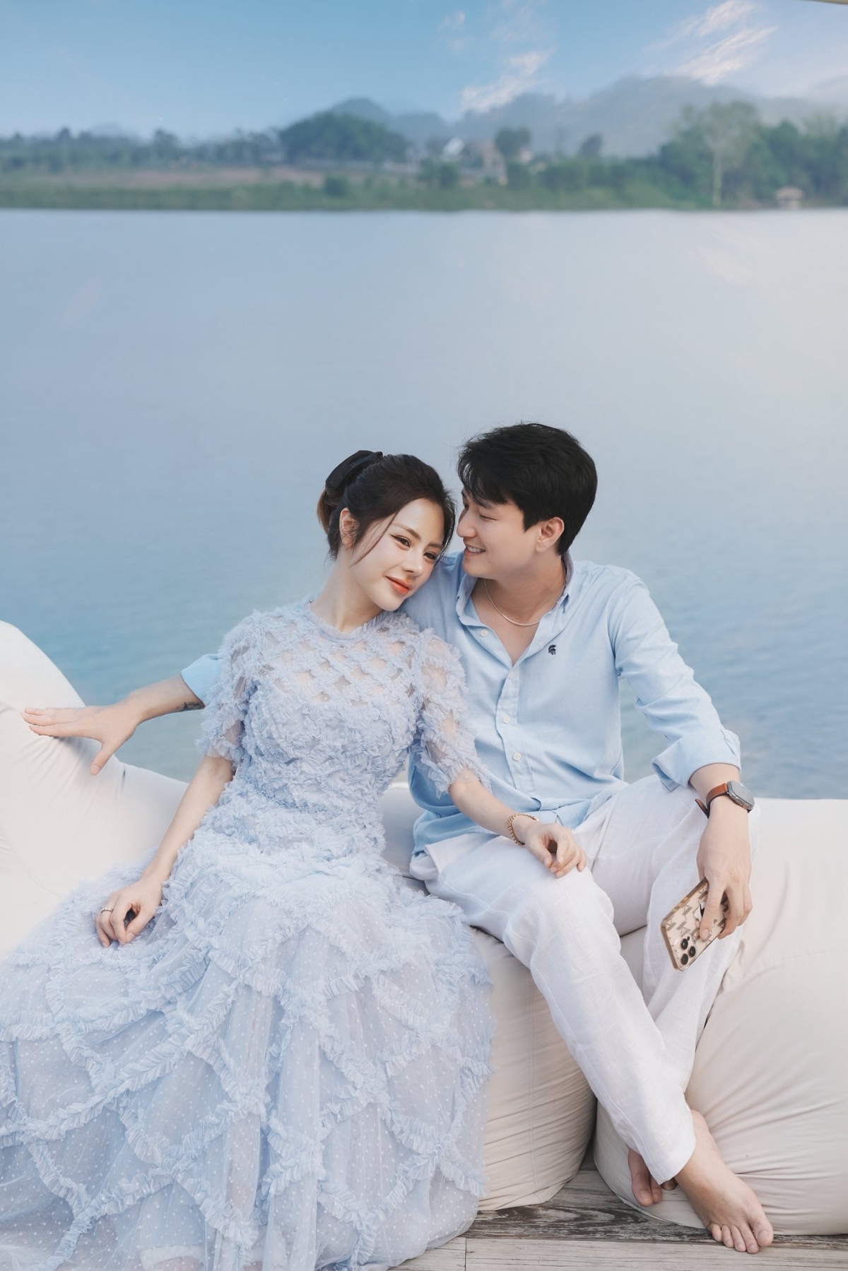 Vợ chồng Bạch Lan Phương - Huỳnh Anh mặc đồng điệu amp;#34;đi khắp thế gianamp;#34; - 2