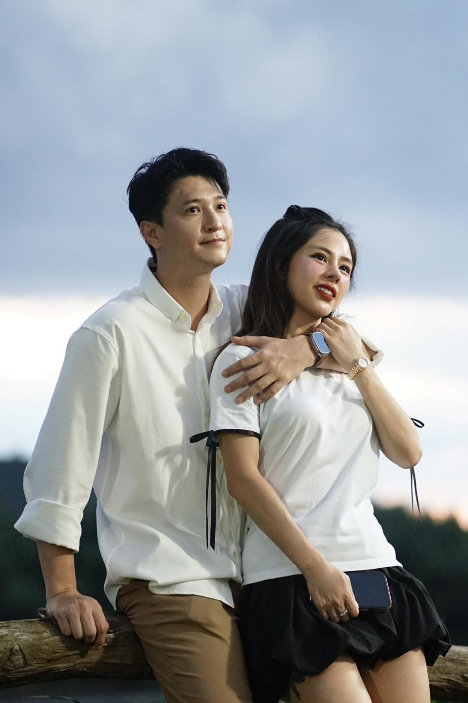 Vợ chồng Bạch Lan Phương - Huỳnh Anh mặc đồng điệu amp;#34;đi khắp thế gianamp;#34; - 7
