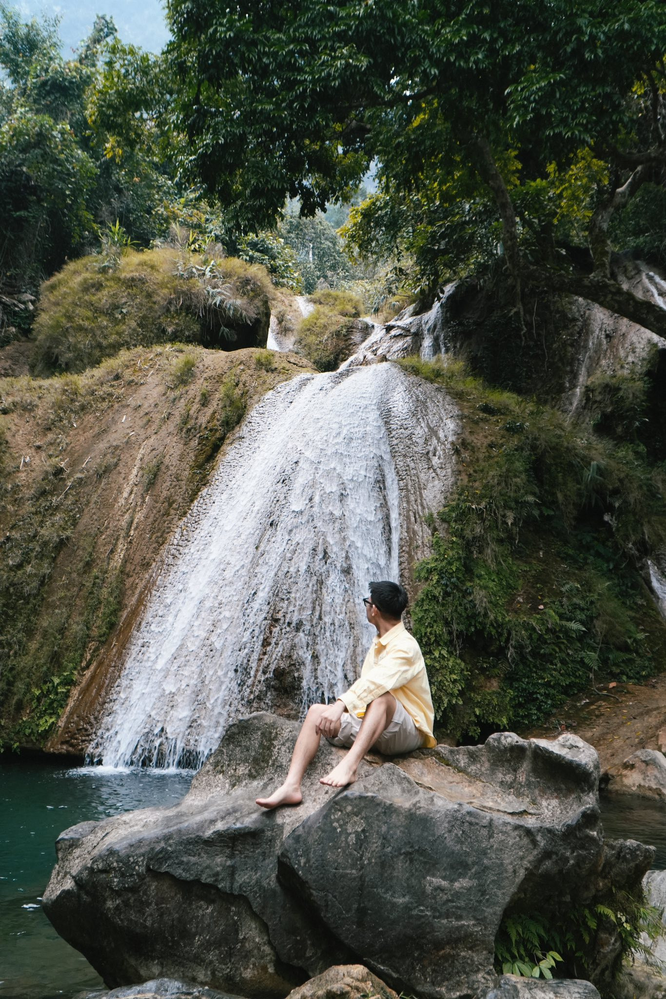 Đến Nà Hang, du khách có thể kết hợp khám phá đền Tà Pạ, thác Khuổi Nhi...