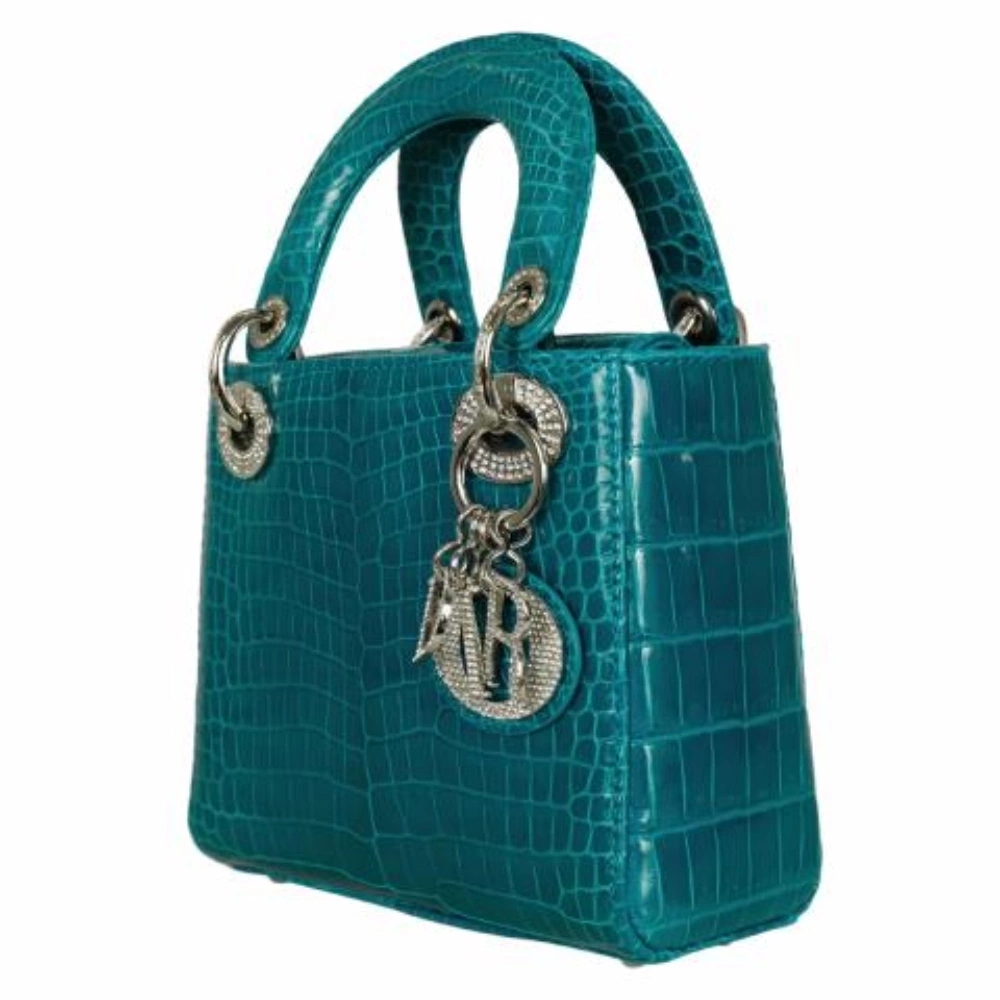 Lương Thùy Linh diện set đồ hơn 860 triệu đồng dạo phố - 3