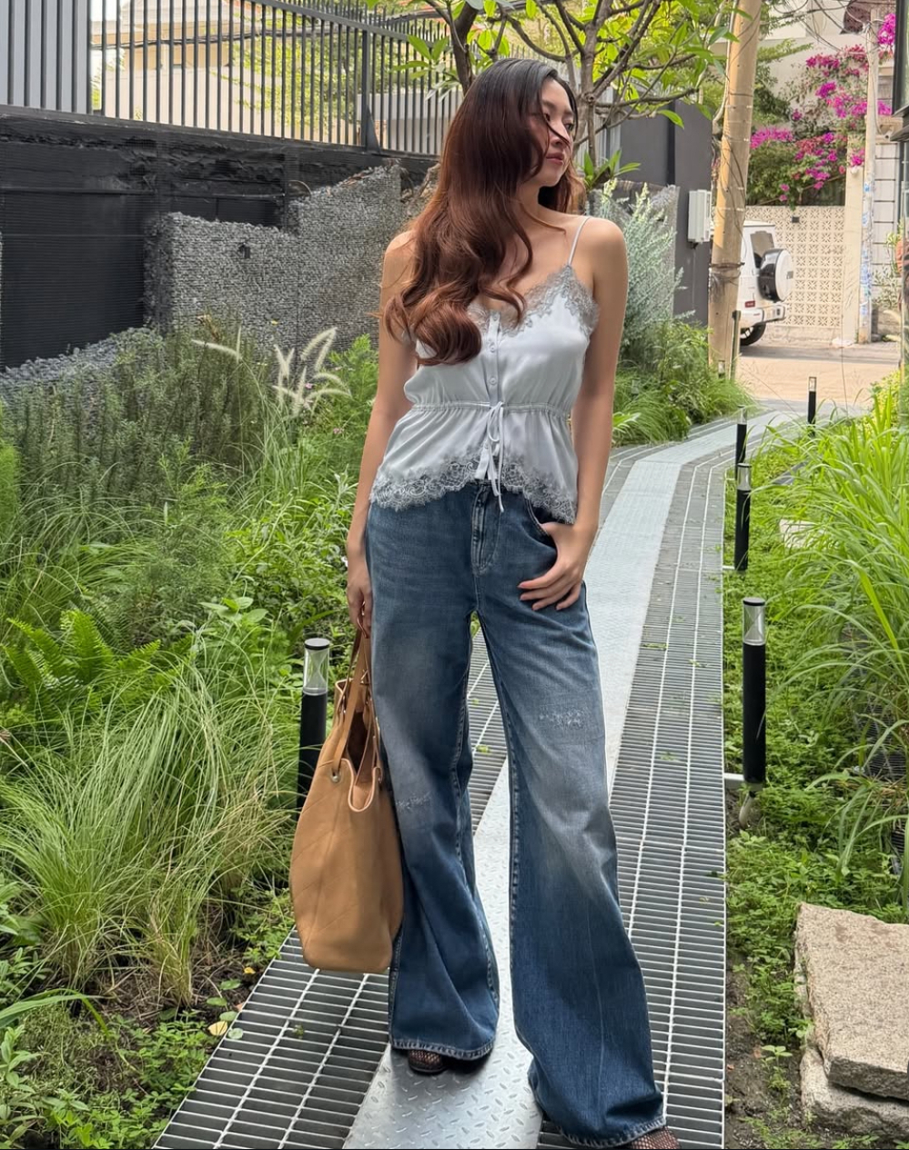 Lương Thùy Linh diện set đồ hơn 860 triệu đồng dạo phố - 8