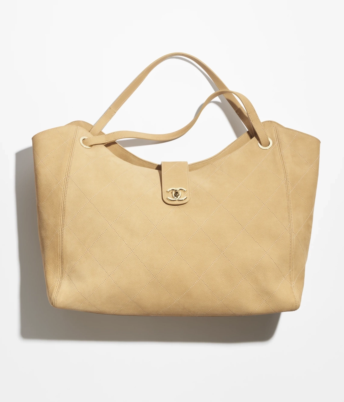 Lương Thùy Linh diện set đồ hơn 860 triệu đồng dạo phố - 7