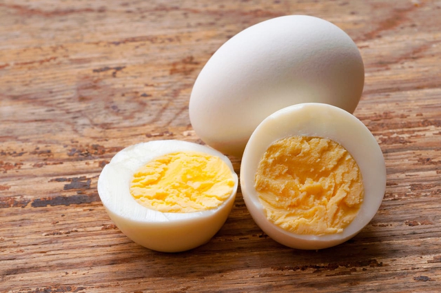 Lòng trắng trứng ít calo, giàu protein còn lòng đỏ giàu chất dinh dưỡng.