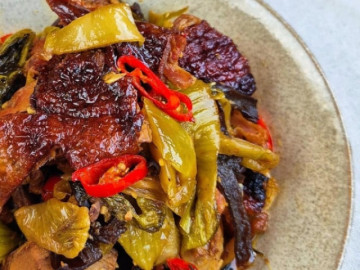 Bếp Eva - Loại thịt rẻ hơn thịt bò, thơm hơn thịt cừu, kho với dưa cải thành món ngon đưa cơm hấp dẫn