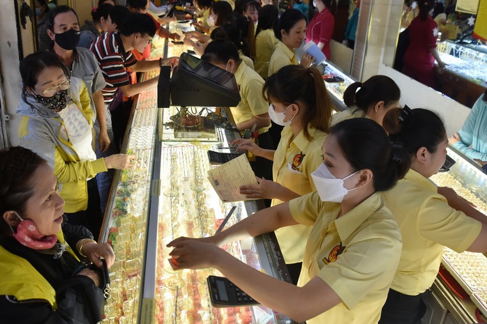 Giá vàng hôm nay sụt giảm