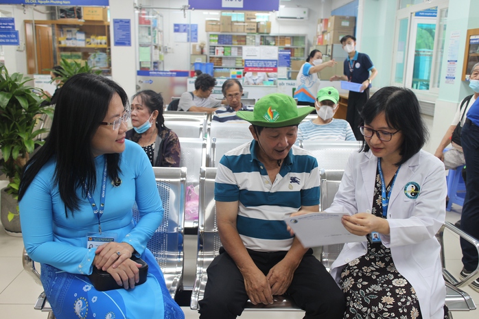 Trường hợp tại thời điểm người bệnh kết thúc lượt khám bệnh, chữa bệnh, ra viện mà hệ thống dữ liệu quản lý thẻ BHYT bản điện tử vẫn bị lỗi không trích xuất được thông tin và cơ quan BHXH chưa xác minh