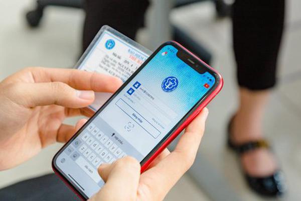 Người dân có thể xuất trình thẻ BHYT bản điện tử trên VNeID, VssID thay thế cho bản giấy khi khám chữa bệnh