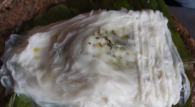 Lớp bánh cuốn Thanh Trì được tráng rất mỏng.
