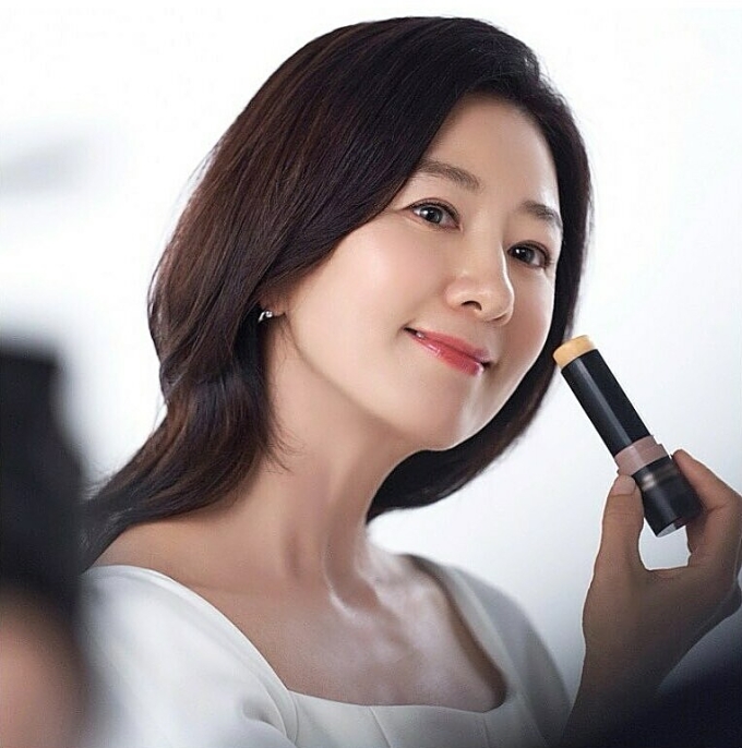 Nhiều năm qua, Kim Hee Ae được xem là một trong những biểu tượng nhan sắc bền vững của màn ảnh Hàn. Ảnh: Instagram heeae_official