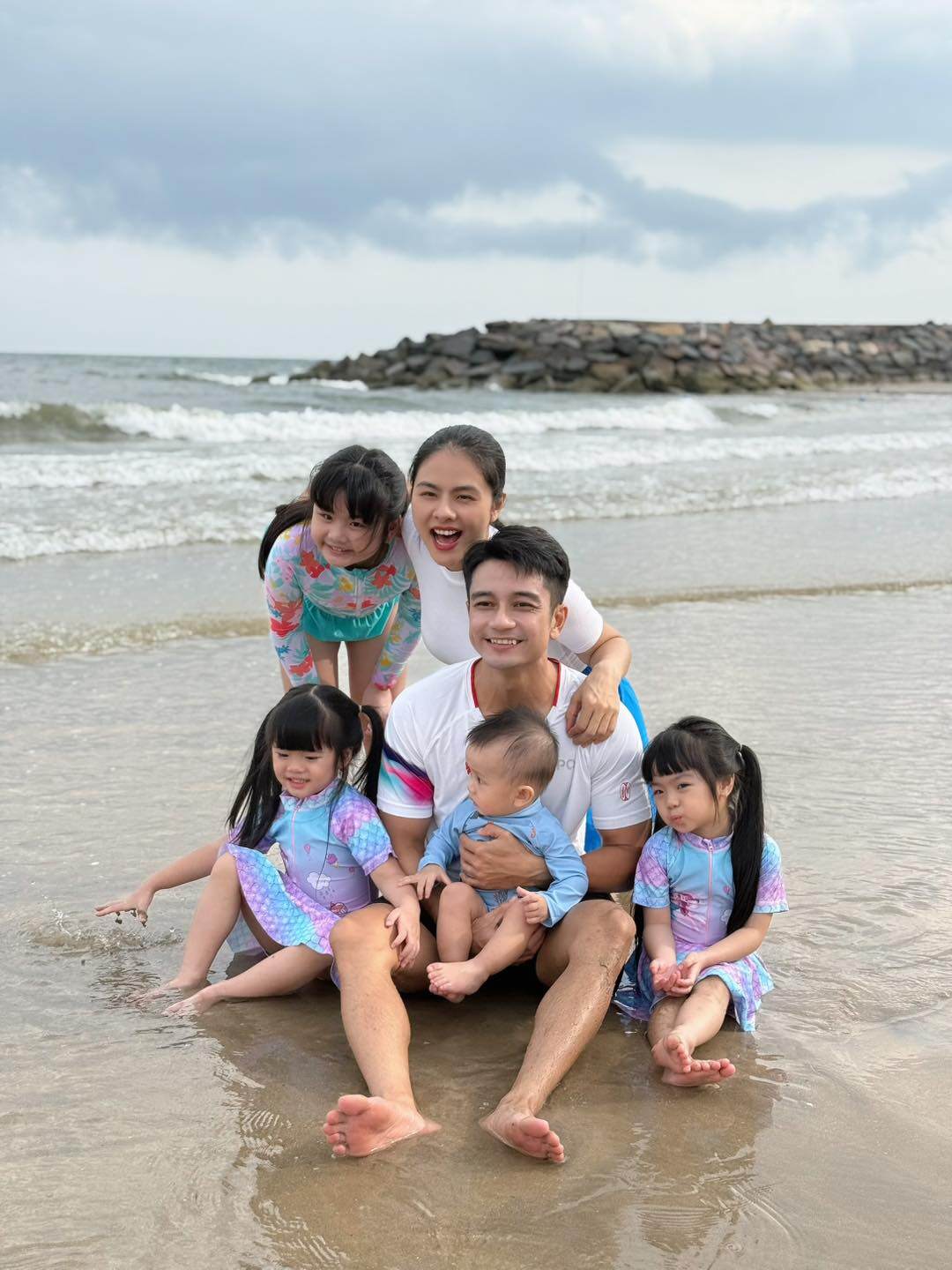 Cô có cuộc sống hạnh phúc bên ông xã Hữu Quân.