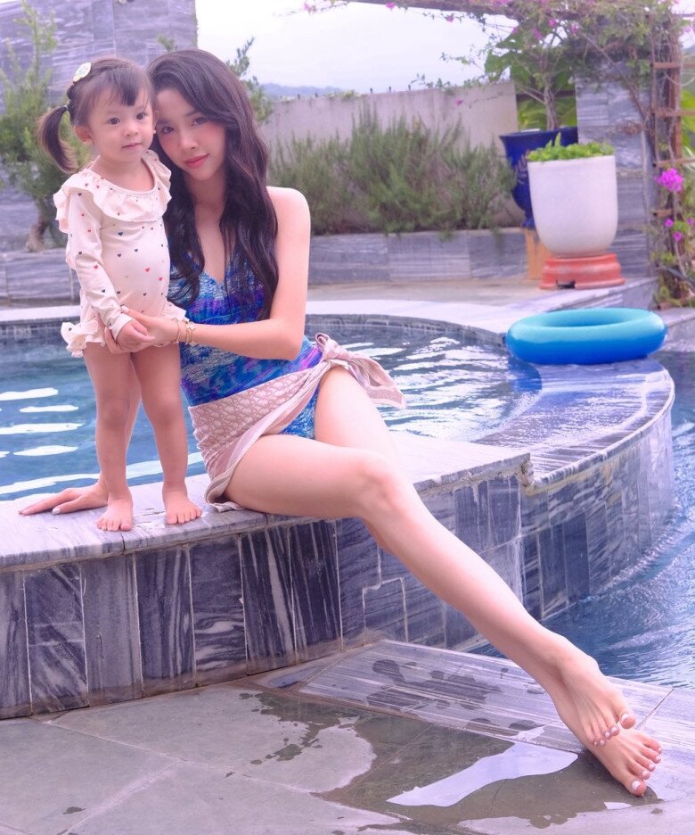 Người đẹp miền Tây được chồng Tiến sĩ chèo xuồng đem 13 cây vàng hỏi cưới, giờ làm mẹ vừa đẹp vừa sang - 11