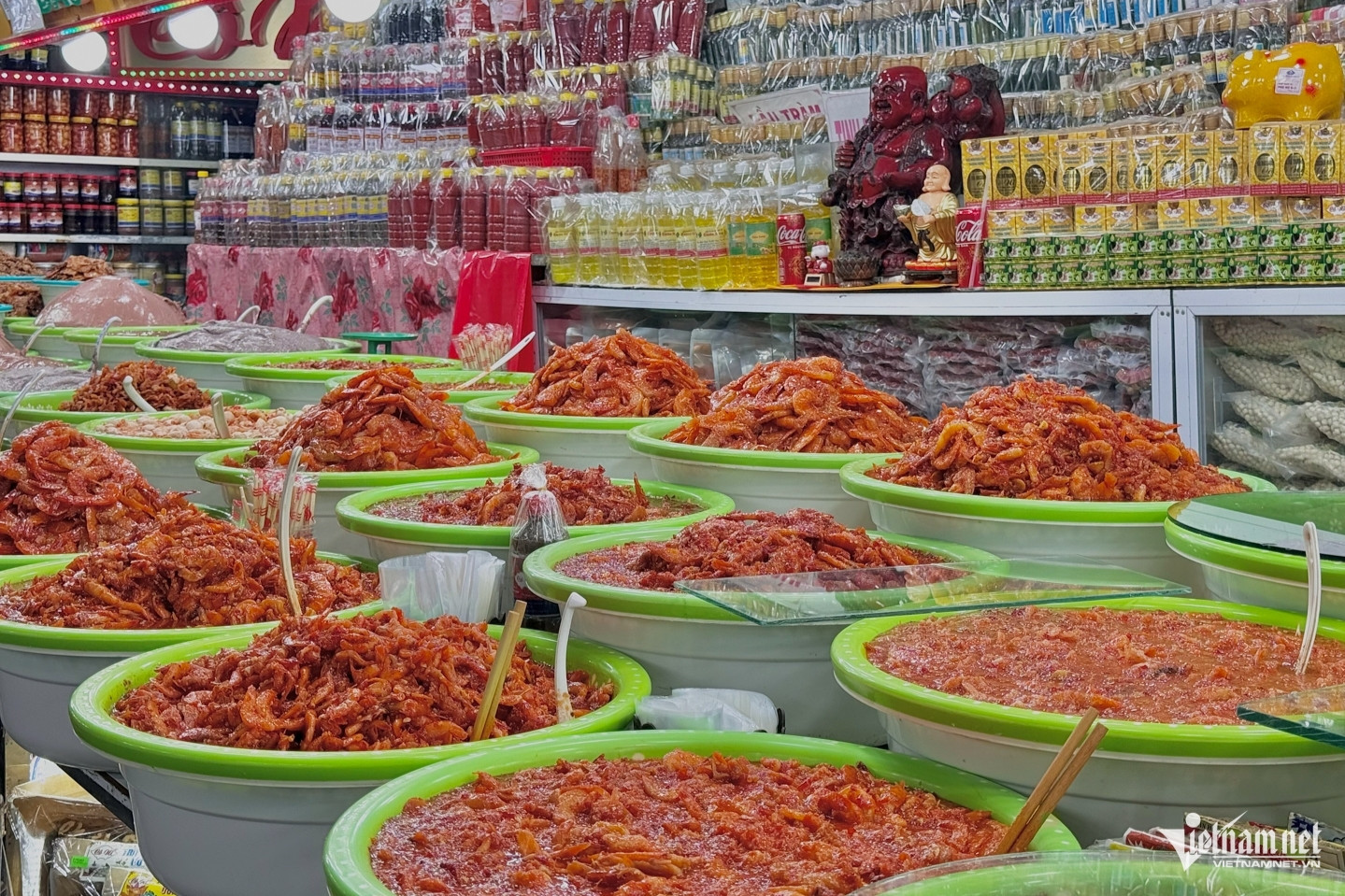 Khu chợ 127 năm tuổi nổi tiếng ở miền Trung, bán đầy đặc sản ngon, rẻ - 3