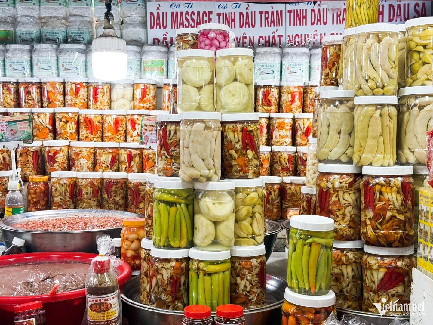 Khu chợ 127 năm tuổi nổi tiếng ở miền Trung, bán đầy đặc sản ngon, rẻ - 6