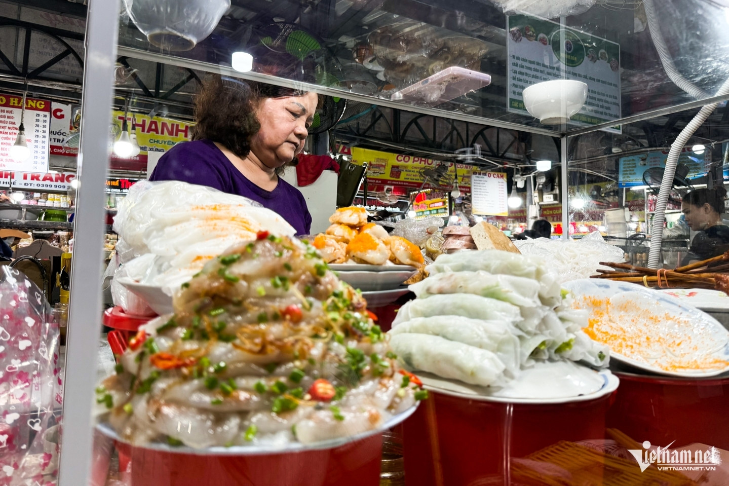 Khu chợ 127 năm tuổi nổi tiếng ở miền Trung, bán đầy đặc sản ngon, rẻ - 11