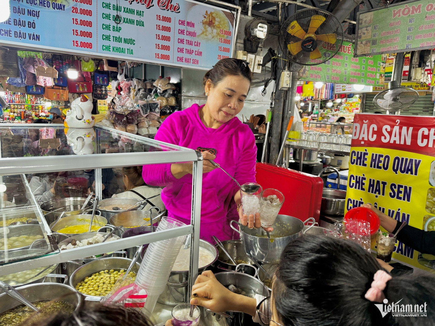 Khu chợ 127 năm tuổi nổi tiếng ở miền Trung, bán đầy đặc sản ngon, rẻ - 13