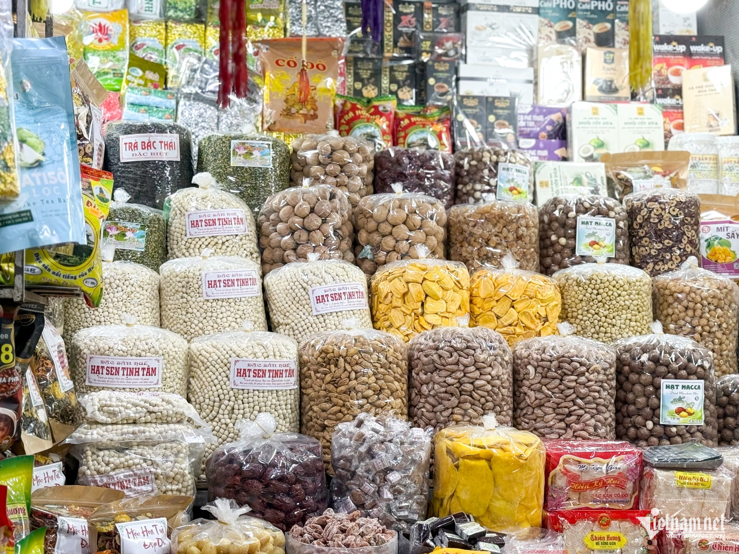 Khu chợ 127 năm tuổi nổi tiếng ở miền Trung, bán đầy đặc sản ngon, rẻ - 15