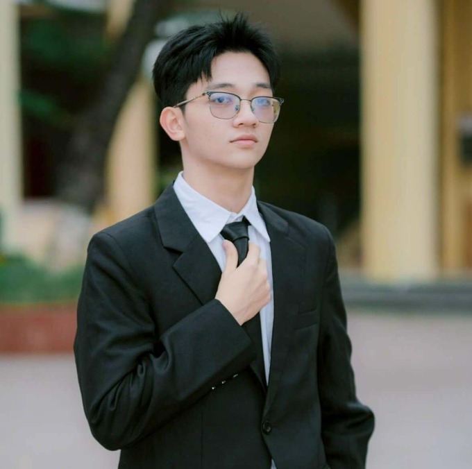 Nguyễn Tuấn Đạt, thủ khoa đợt 2 thi đánh giá tư duy Đại học Bách khoa Hà Nội. Ảnh: Fanpage trường THPT Vĩnh Bảo, Hải Phòng