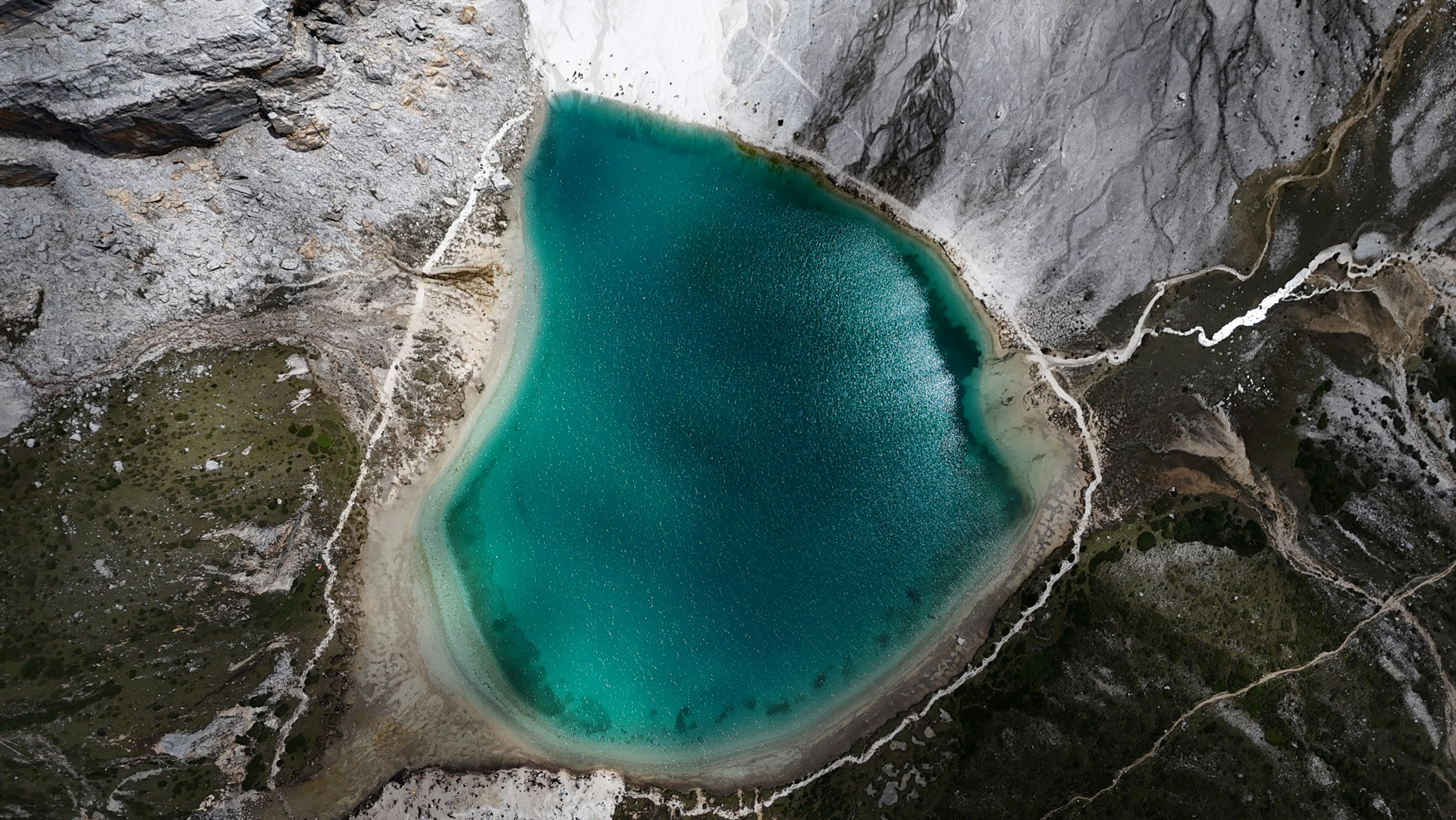 Khách Việt chi 70 triệu thuê nhà di động, du lịch Trung Quốc suốt 1 tháng 30 Khung cảnh ngoạn mục của Đạo Thành Á Đinh khi nhìn từ trên cao