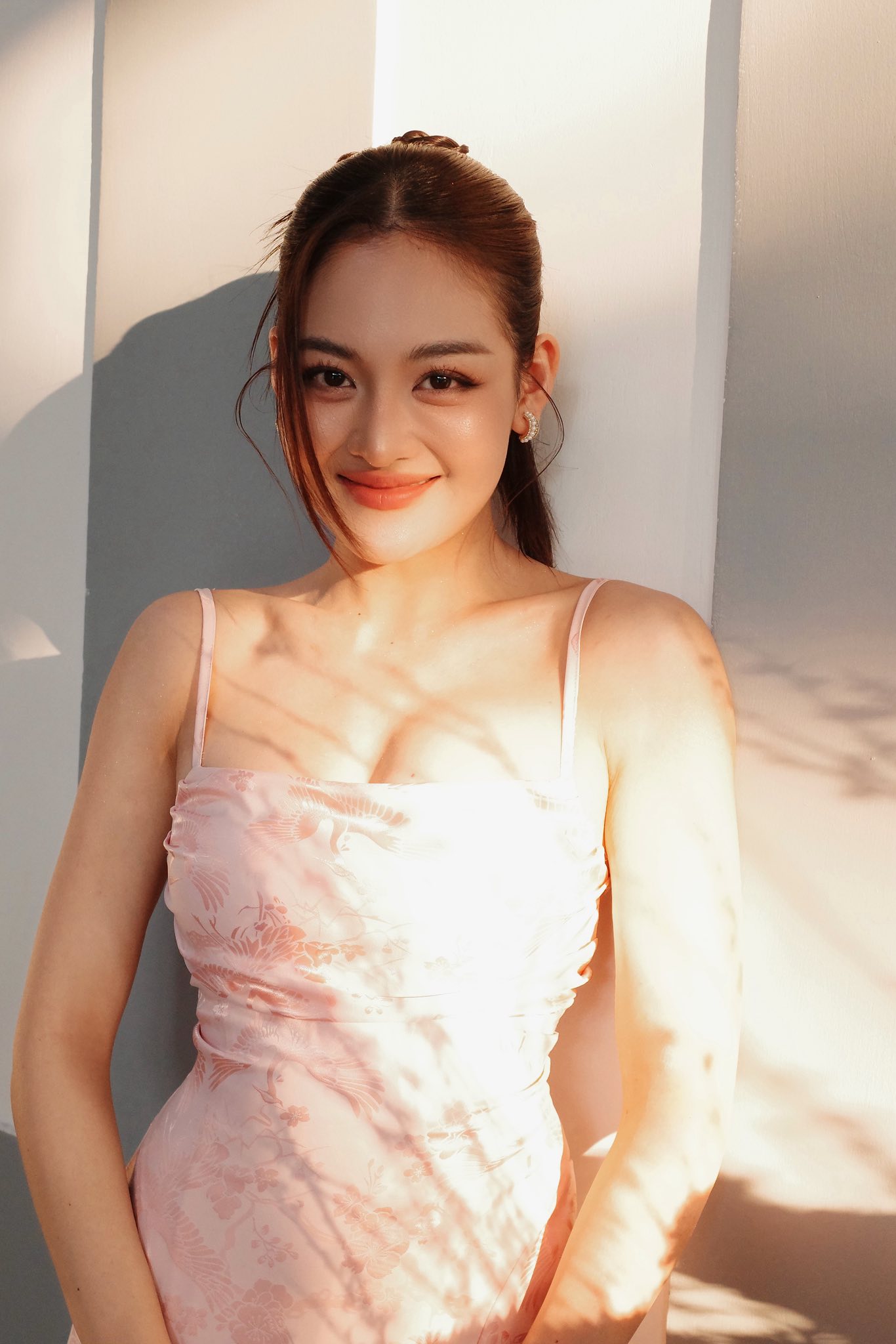 Không chỉ ghi dấu ấn qua các vai diễn, ngoài đời, Thùy Anh còn gây chú ý bởi nhan sắc trẻ trung, xinh đẹp và thân hình gợi cảm với số đo 3 vòng 82-60-88cm.